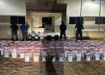 Ocupan 484 paquetes de cocaína y arrestan a dos dominicanos