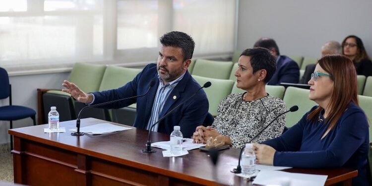 Rechazan proyecto obligaría a informar tamaño pequeño en «fast food»s