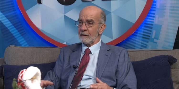 Politólogo Daniel Pou destaca necesidad de una transición del modelo político del país