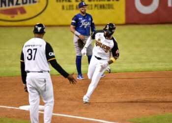 Águilas Cibaeñas vuelven a someter a los Tigres