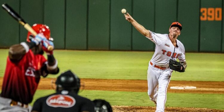 Brooks y Gasper conducen triunfo Toros sobre Leones