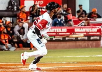 Gigantes salen de su seguidilla de derrotas con explosión ofensiva de 12-3 sobre los Toros