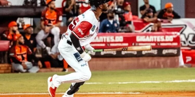 Gigantes salen de su seguidilla de derrotas con explosión ofensiva de 12-3 sobre los Toros