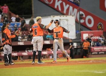 Lantigua y Reyes jonronean en derrota de Toros en SFM