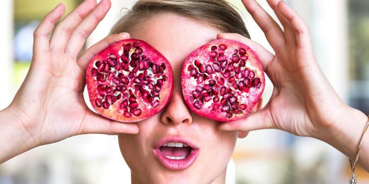 Esta sustancia presente en granadas y frutos secos puede revertir el envejecimiento inmunológico