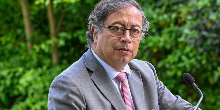 Un club para adultos y tiendas de lujo: El detalle de los gastos de Petro salen a la luz