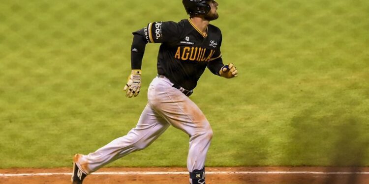 Con pitcheo y bateo oportuno, Águilas Cibaeñas vencen a Gigantes