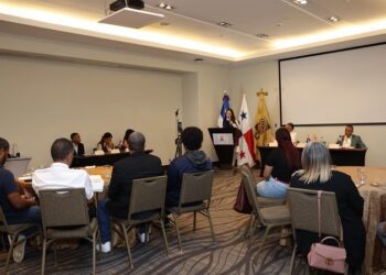 JCE recibe propuestas de aspirantes a miembros de las OCLEE en Chile y Panamá