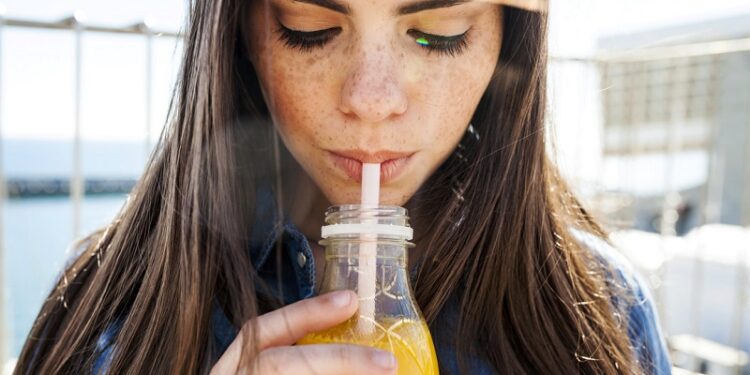 Descubra los efectos ocultos de beber jugo de naranja cada día