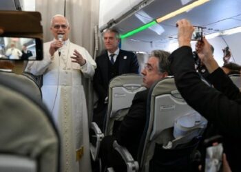 El Papa a los periodistas: «Este viaje es un mensaje de unidad y paz»