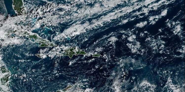 Lluvias y tronadas matutinas este miércoles por efectos de una vaguada