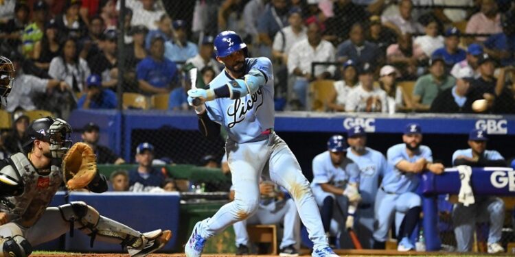 Licey cae ante Águilas pese a jonrón de Campusano