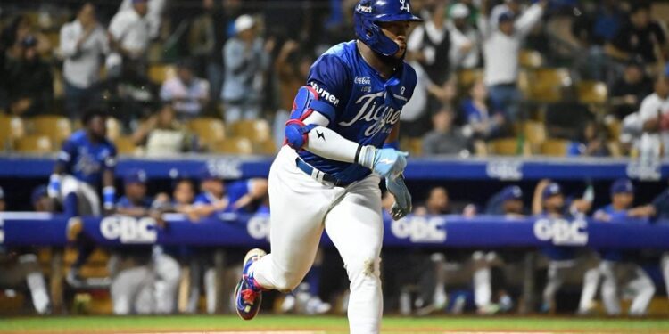 Licey hace historia frente a las Águilas con cuarta victoria en línea