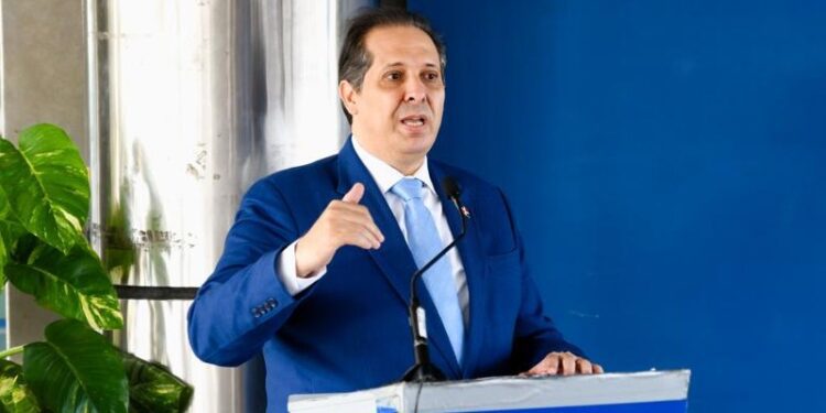 Víctor Atallah resalta compromiso en la lucha contra la neumonía