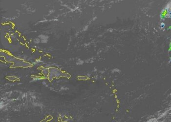 Nubes dispersas a medio nublado y lluvias aisladas este domingo