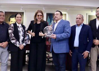 Reconocen a Olga Lara y a Luis Miguel del Amargue