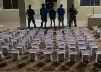 Atrapan tres hombres con 806 paquetes de cocaína en Pedernales