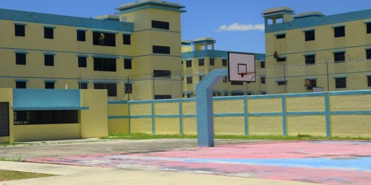 CCR Las Parras abre sus puertas y recibe a 300 internos provenientes de La Victoria