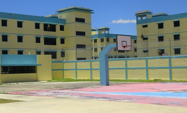 CCR Las Parras abre sus puertas y recibe a 300 internos provenientes de La Victoria
