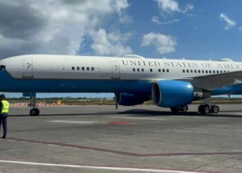 Secretario de Defensa de EE. UU. llega a país para una visita oficial