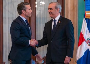 Secretario de Defensa de EEUU reconoce liderazgo del presidente Abinader contra el narcotráfico