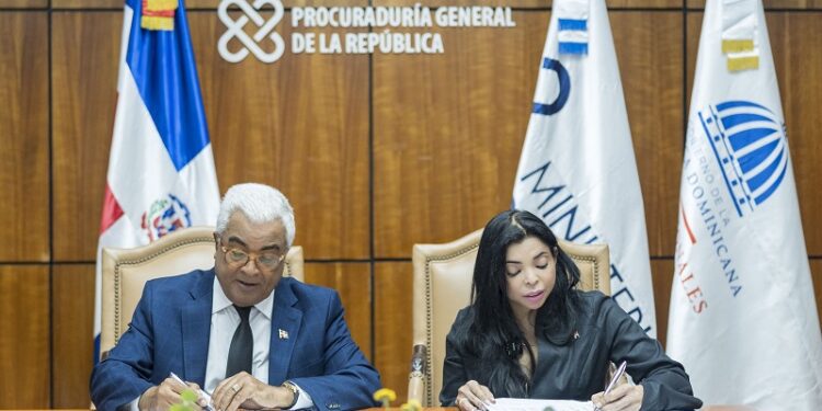 Procuraduría recibe terrenos donde construirán instalaciones del Inacif