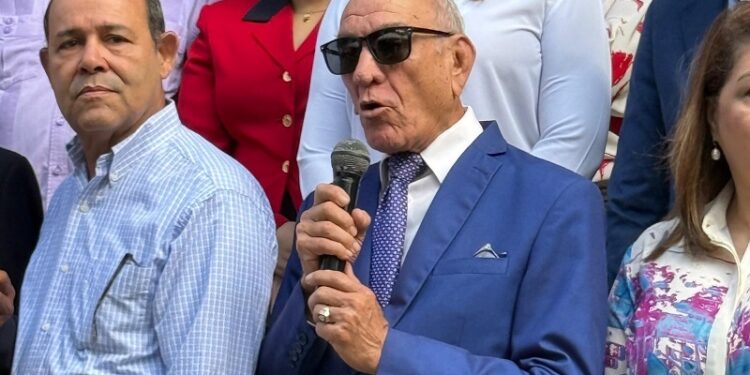 Exsenador cuestiona sentencia del TC sobre relaciones homosexuales en Fuerzas Armadas y Policía