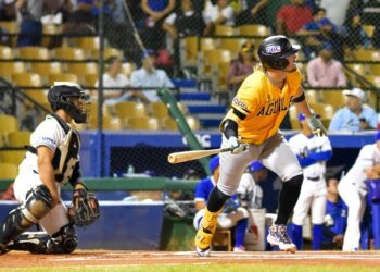 Águilas siguen en la cima pese a revés frente a Licey