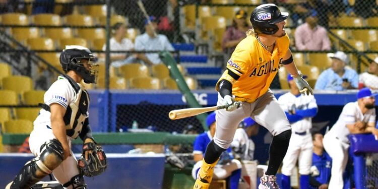 Águilas siguen en la cima pese a revés frente a Licey