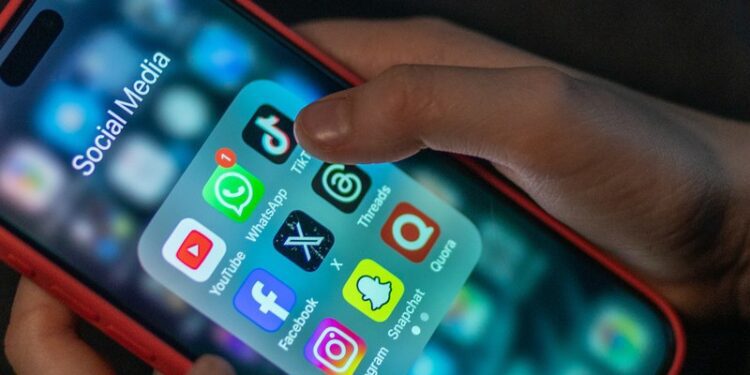 Caída masiva de Internet con X y plataforma clave Cloudflare como protagonistas