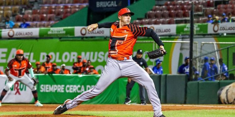 Sánchez lidera blanqueada de los Toros al Licey
