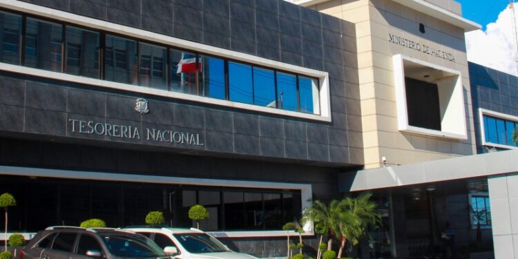 Los pensionados, militares y policías serán los primeros en cobrar la regalía pascual