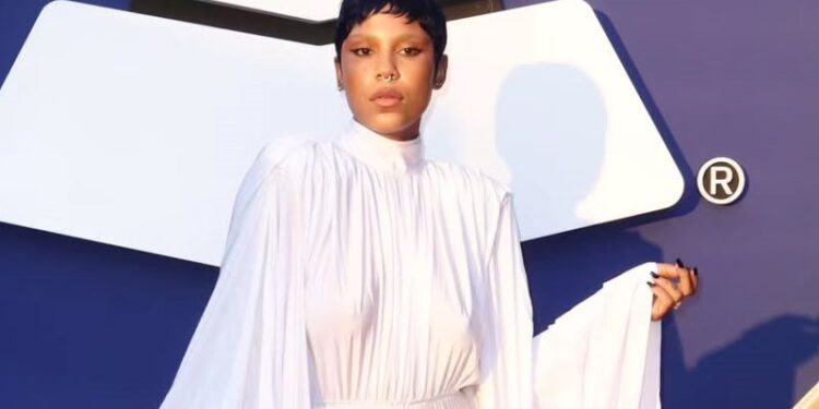 Tokischa vistió en los Latin Grammy un diseño exclusivo de VETEMENTS