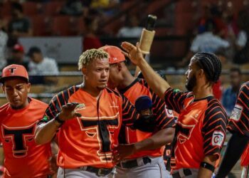 Toros mantienen dominio sobre Leones y siguen firmes en 2º