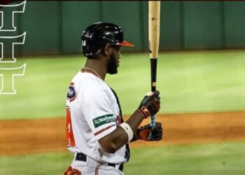 Sánchez se vuelve a lucir pero Gigantes ganan por la mínima en el Corral