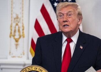 Trump: «El espacio aéreo sobre y alrededor de Venezuela está cerrado en su totalidad»