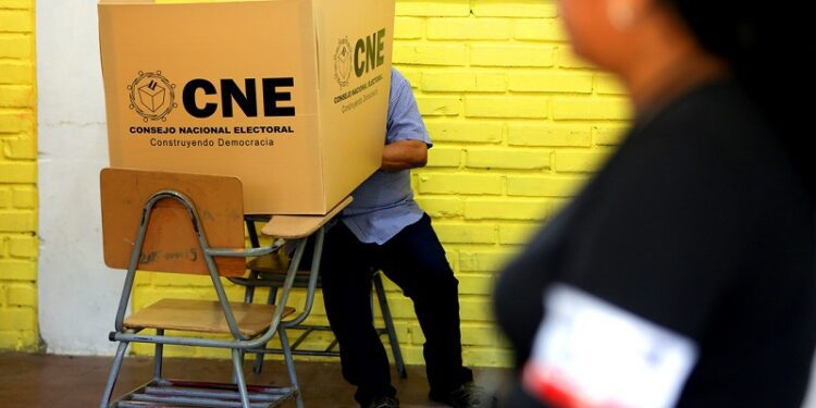 Honduras acude a una elecciones presidenciales en un clima de alto voltaje
