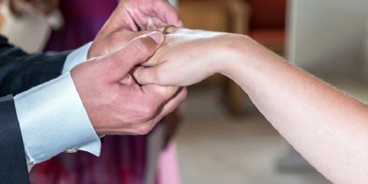 Doctrina de la Fe: la monogamia no es un límite, el matrimonio es promesa de infinito