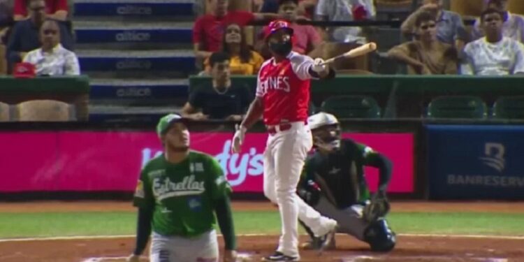 Rompe empate con Felipe Alou; Empata con Ricardo Carty