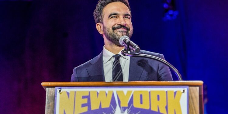 ¿Quién es Mamdani, el nuevo alcalde de Nueva York que enrabia a los demócratas y se le atraganta a Trump?