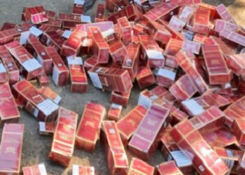 Ejército ocupa 59,600 cigarrillos ilícitos ocultos en una yipeta en Mao