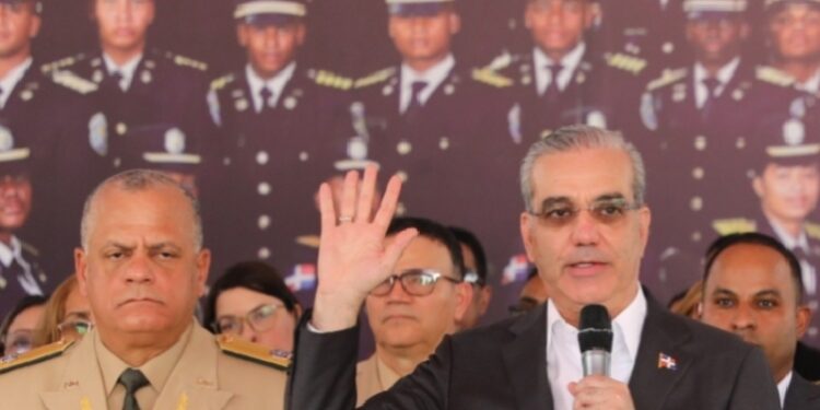Presidente Abinader encabeza graduación de 64 nuevos cadetes de la Policía Nacional