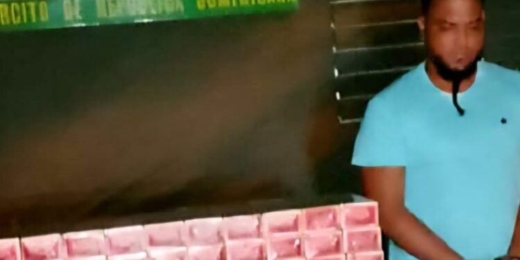 Ejército ocupa 30,000 cigarrillos en Montecristi