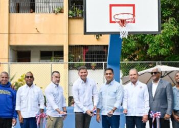 Banreservas remodela emblemática cancha mixta en Villa Consuelo