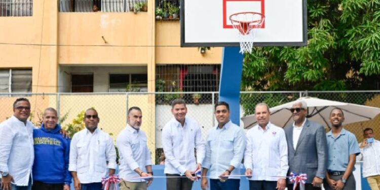 Banreservas remodela emblemática cancha mixta en Villa Consuelo