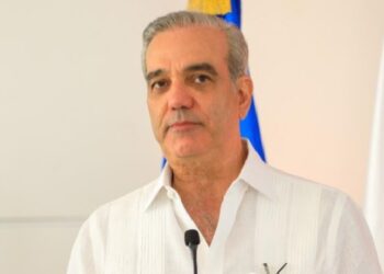 Presidente Abinader resalta trabajo de periodistas que cubren la fuente del Palacio Nacional