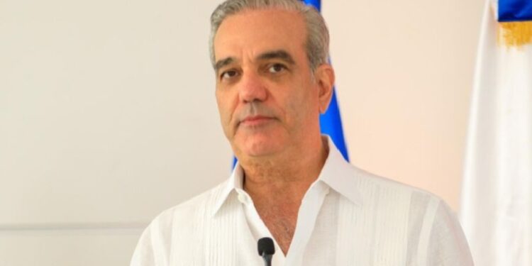 Presidente Abinader resalta trabajo de periodistas que cubren la fuente del Palacio Nacional