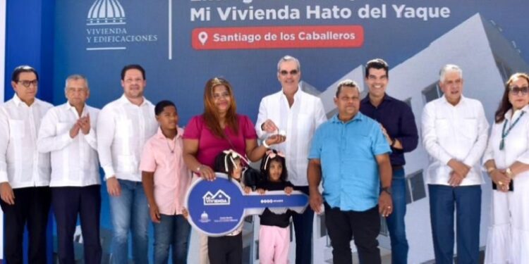 Presidente Abinader inaugura 180 viviendas en Hato del Yaque de Santiago 