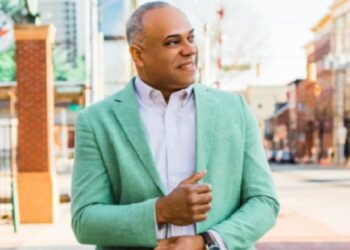 El cantante Edward Herrera presenta su nuevo sencillo “Fin de Semana” 