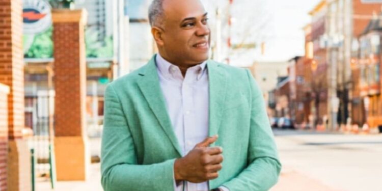 El cantante Edward Herrera presenta su nuevo sencillo “Fin de Semana” 